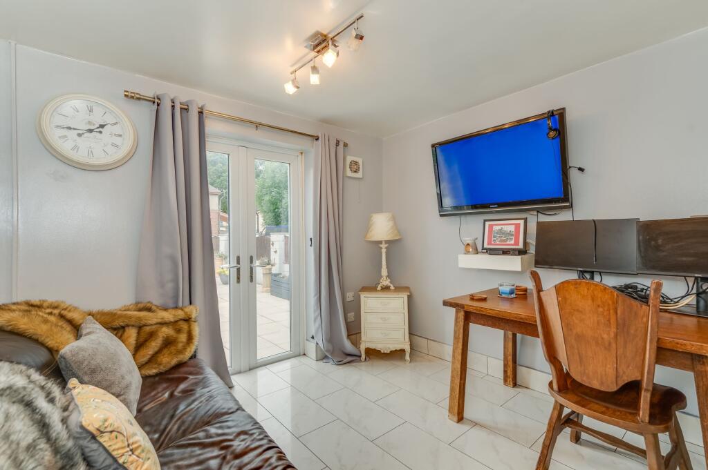 KITCHEN, LOUNGE AND DINING ROOM