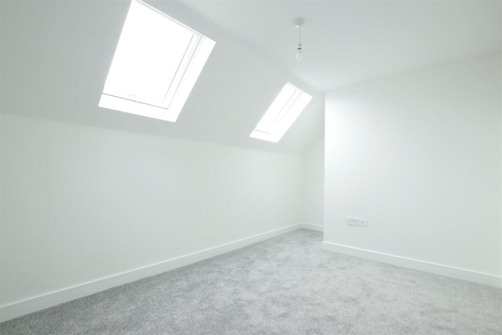 Hayes Lane 30b bed 2.JPG