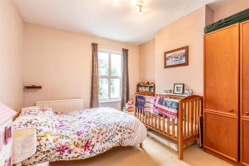 Bed 2.jpg