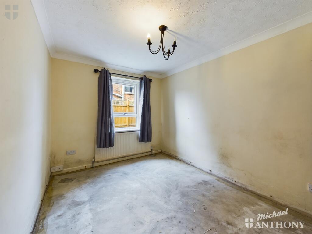 CAM03852G0-PR0098-STILL004