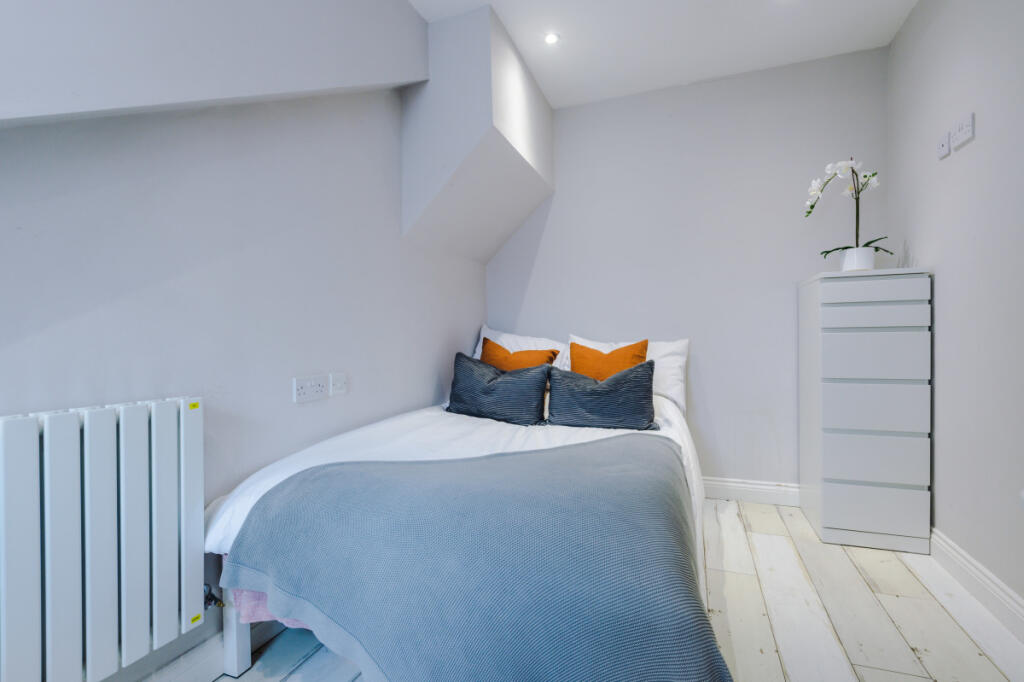 27 Woodcroft Road Bedroom 21