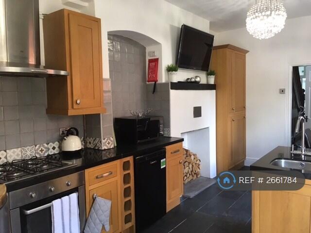 Large Communal Kitchen Dining Area 