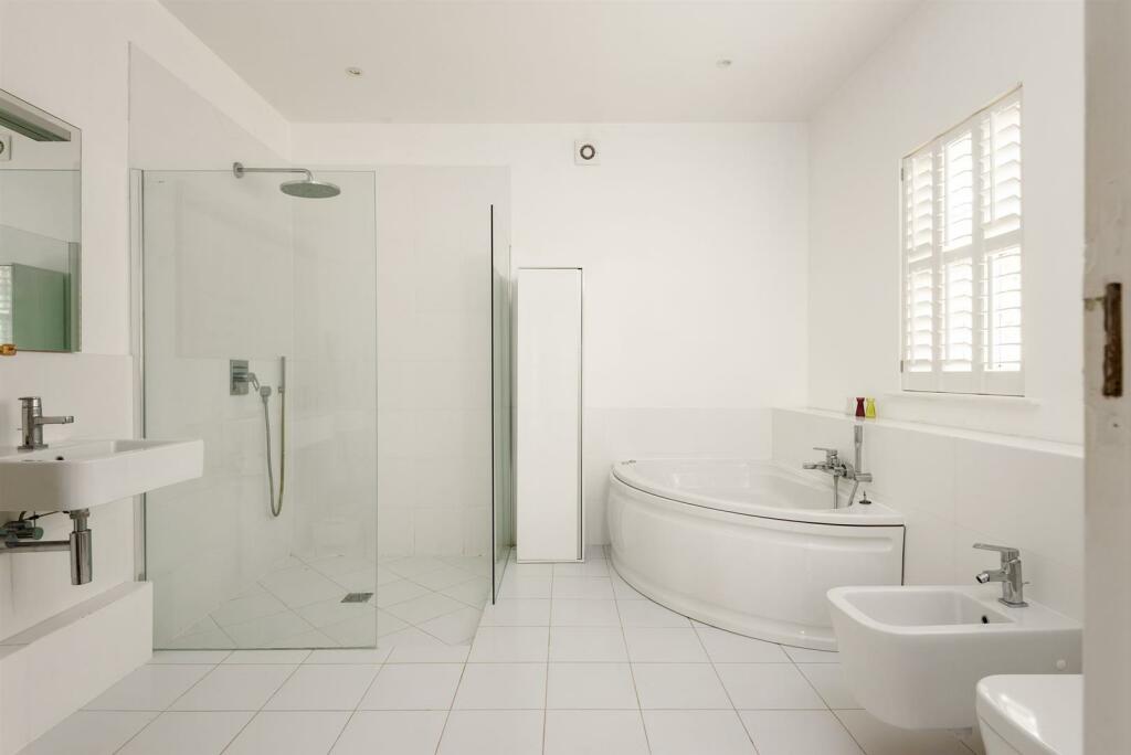 Annexe bathroom