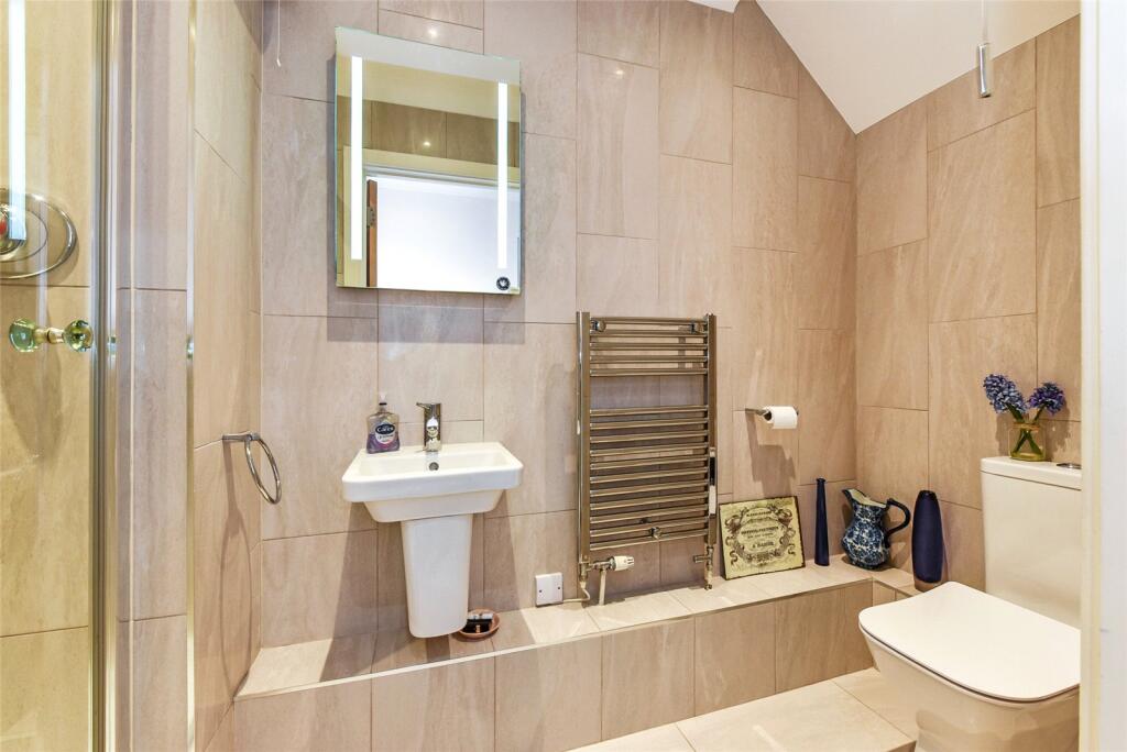 Gf Shower Room
