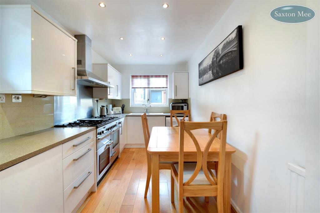 18 pen nook kitchen 7806.jpg
