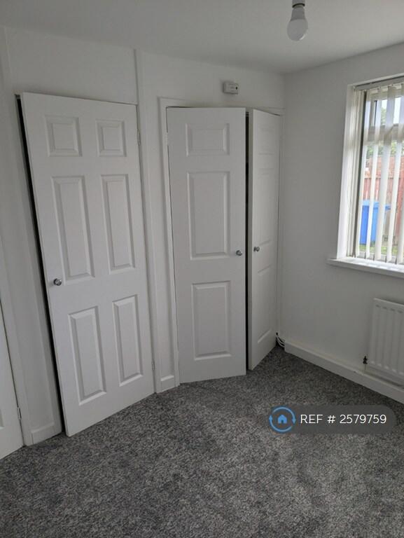 Bed 2 Fitted Wardrobes New Carpet