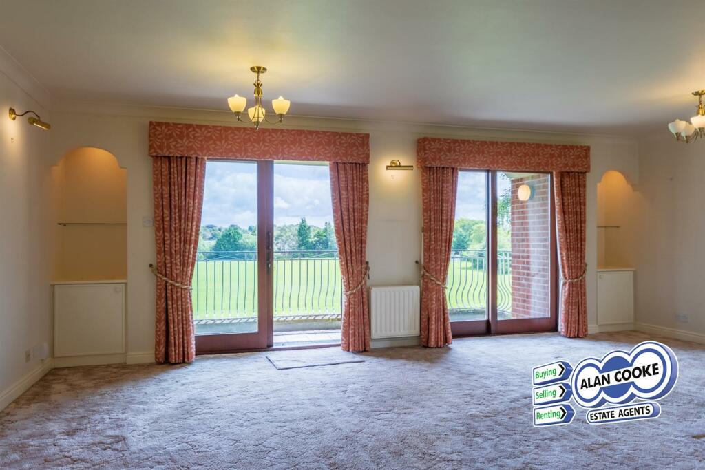 SPACIOUS OPEN PLAN LIVING &amp; DINING ROOM