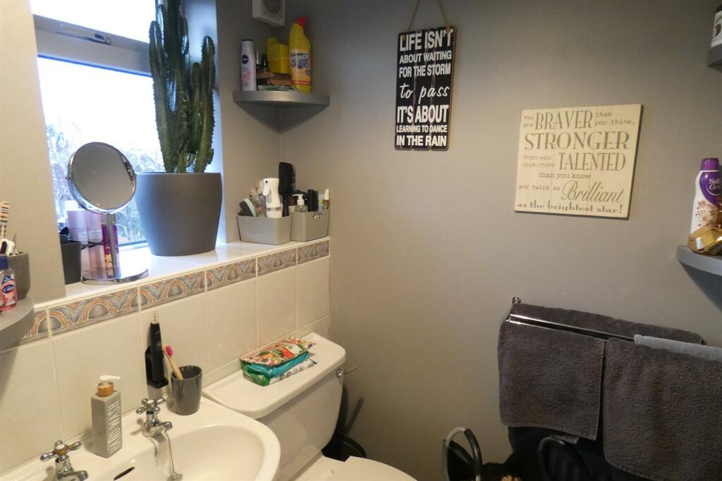 ENSUITE SHOWER ROOM