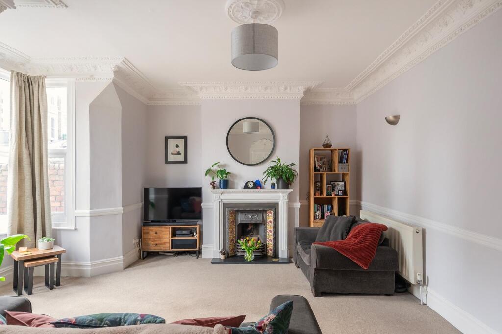 4M1RKE - Living Room B.jpg