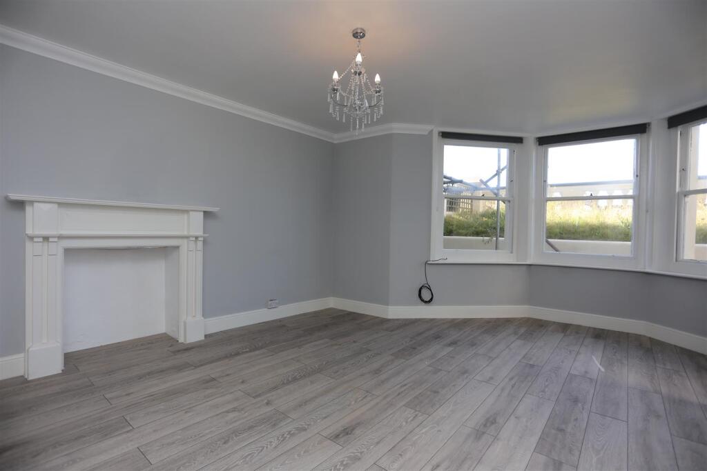 8, 187 Kingsway Room (3).JPG