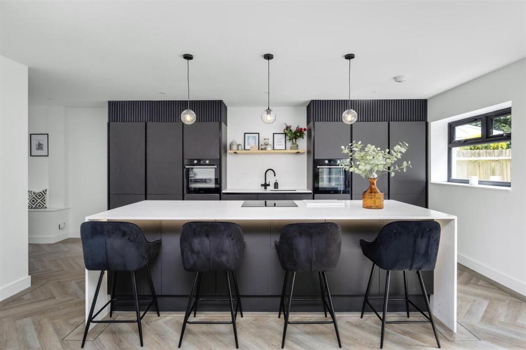Aldsworth Avenue, 95-019.jpg