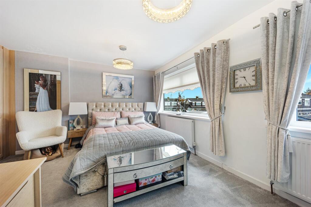 1 Thorndyke Close-10.jpg