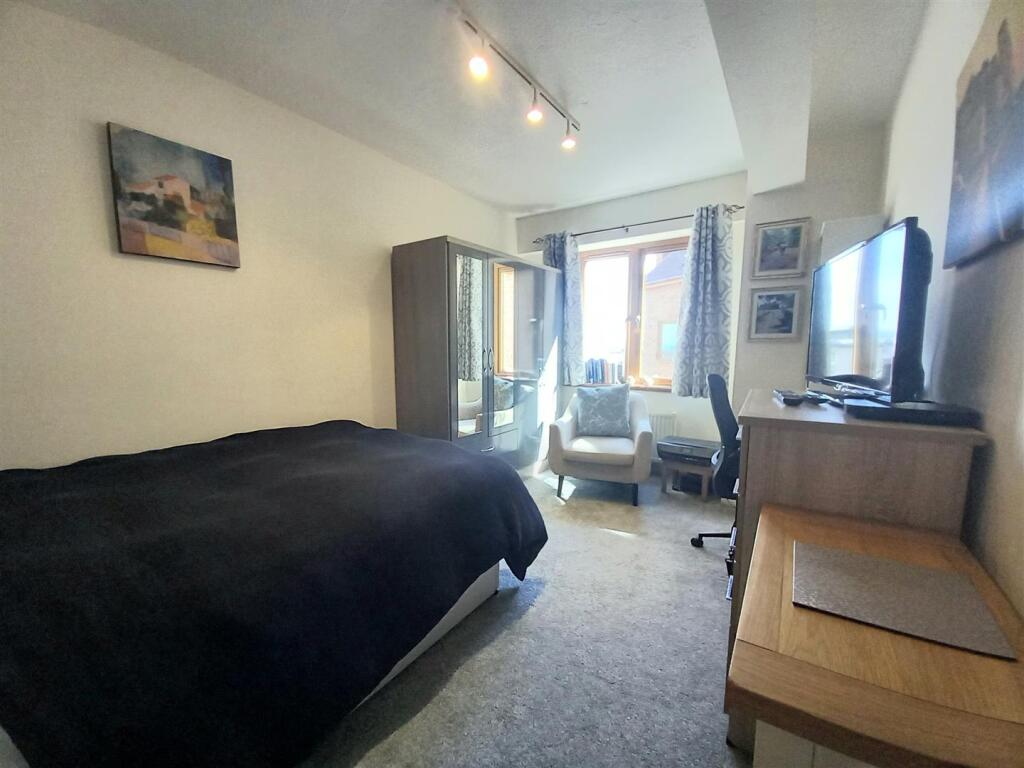 17 Ocean park Bed 2.jpg