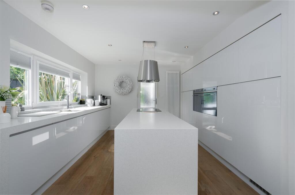 Brookes Avenue, Croft.