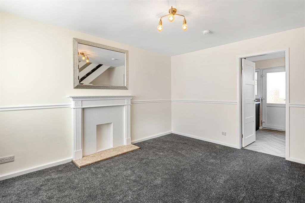 7 Vavasour Court-16.jpg