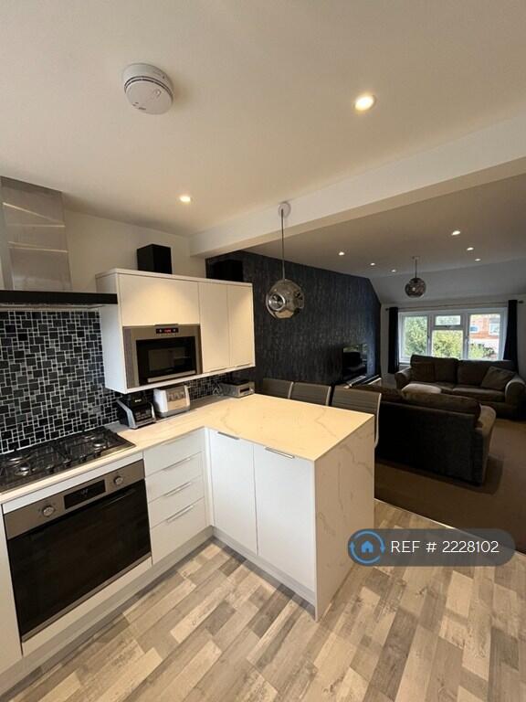 Kitchen / Dining