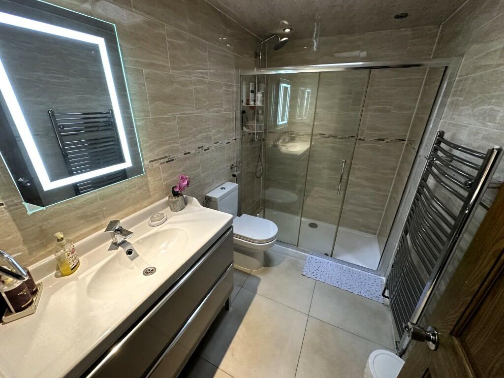 D/STAIRS SHOWER ROOM