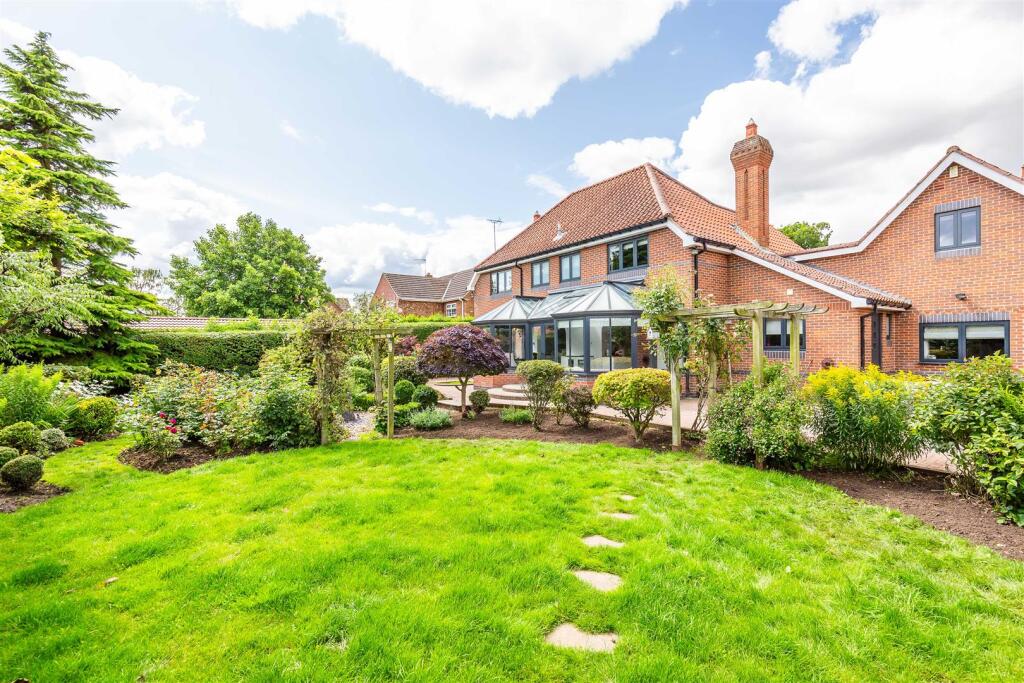 The Chimneys Park Street Worksop S80 1HH-8.jpg