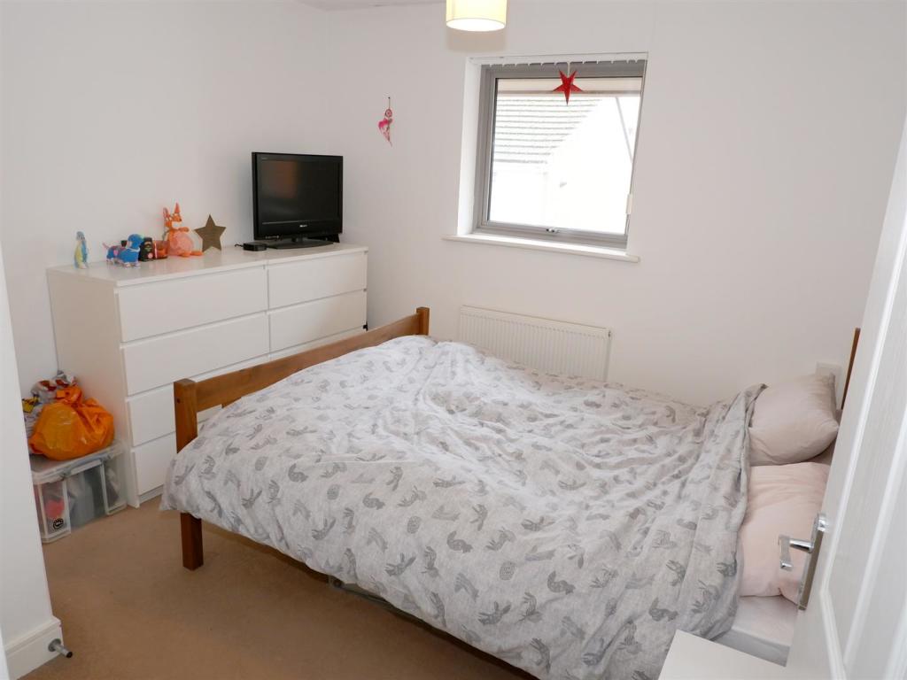 BEDROOM 1: