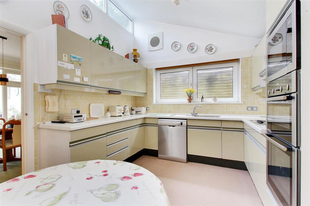 Kitchen-Breakfast.jpg