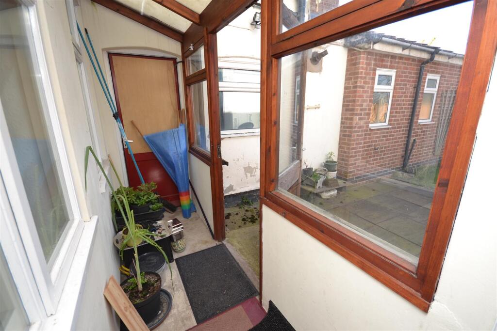 LEAN TO PORCH