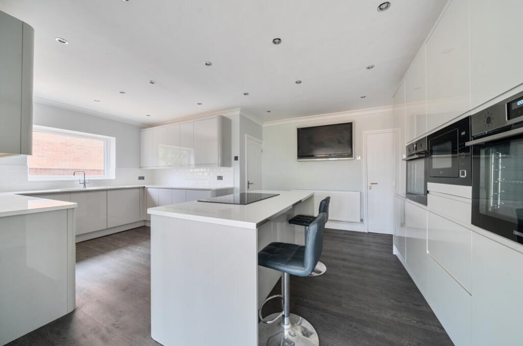 1311940-5-6851becd742a2