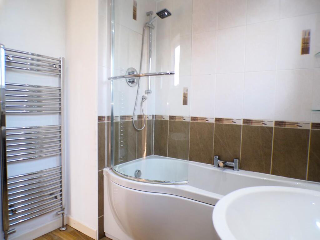 LeicesterRd86bath2.JPG
