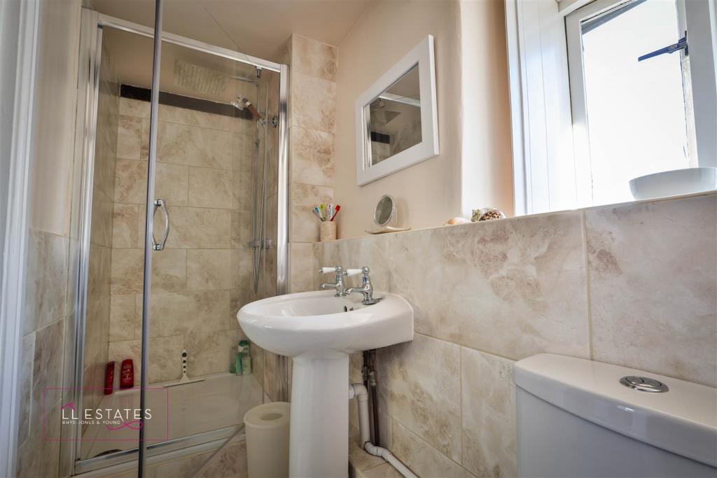 ensuite.jpg