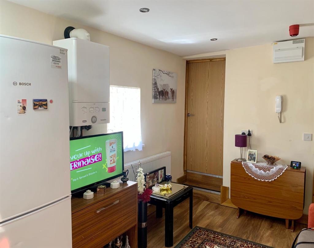 Flat 3 Lounge 2.jpg