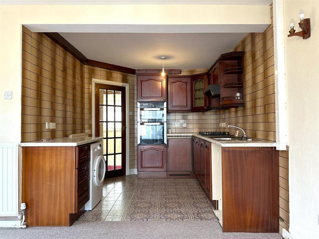 Well-Appointed Kitchen 555