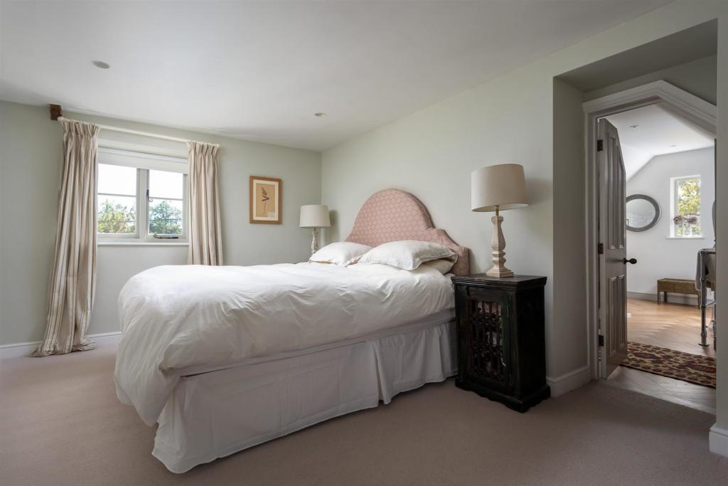 39 - 41 Ampney Crucis - GL7 5SF - Web.jpg