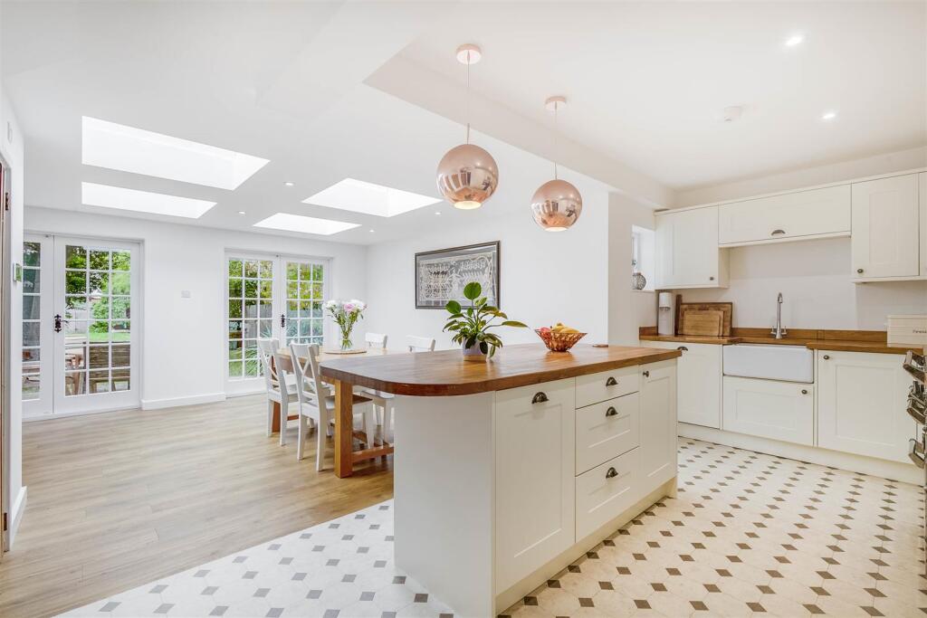 Norton Way South 357-21.jpg