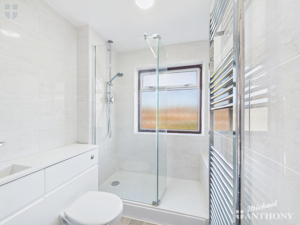 CAM03218G0-PR0784-STILL010