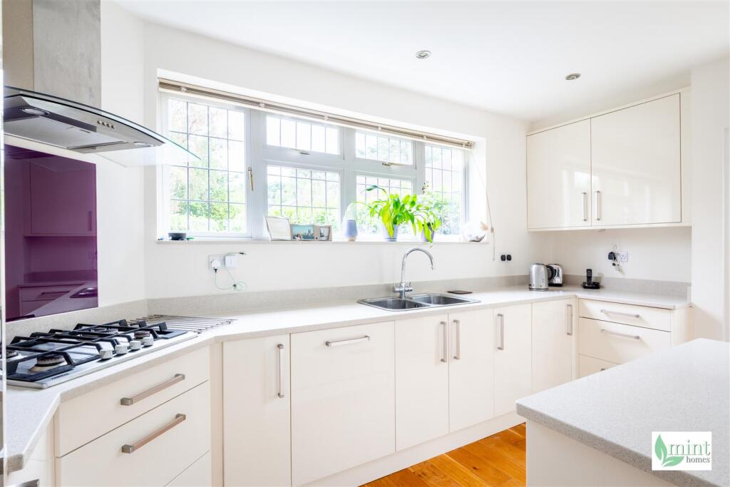 7 Priory Close - Watermark-31.jpg