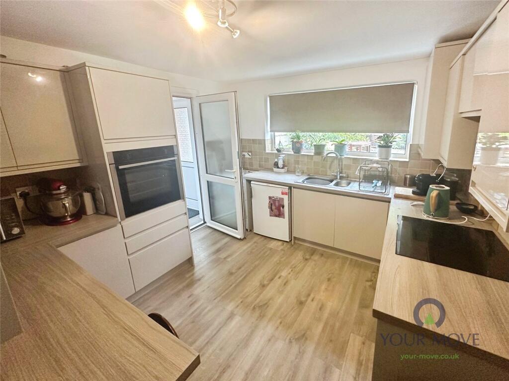 Re Fitted Kitchen