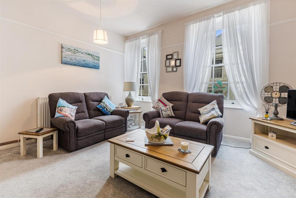 A06 - 18 Fairfax Place Dartmouth, Flat 1 - 250207.