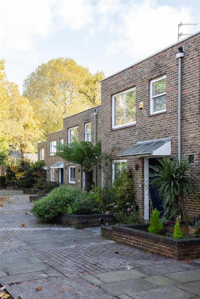 Christchurch Square E9