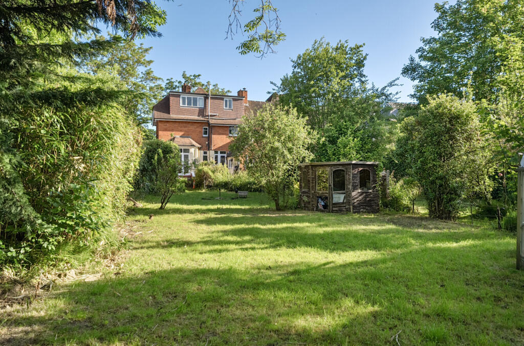 1301755-4-683d57a...