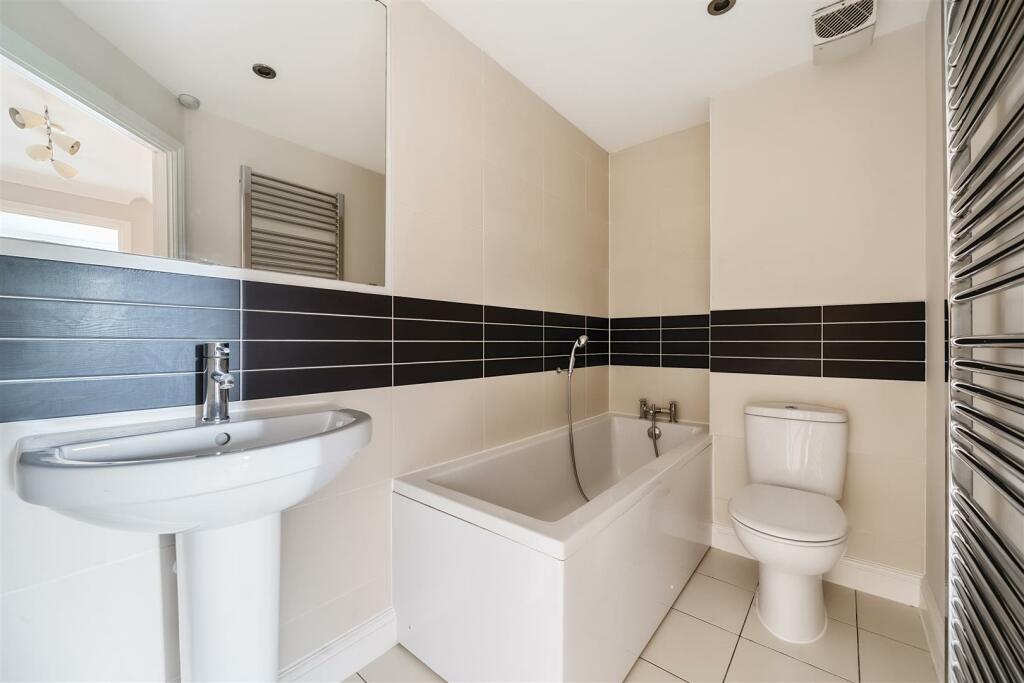 6 Northampton Road, Litchborough