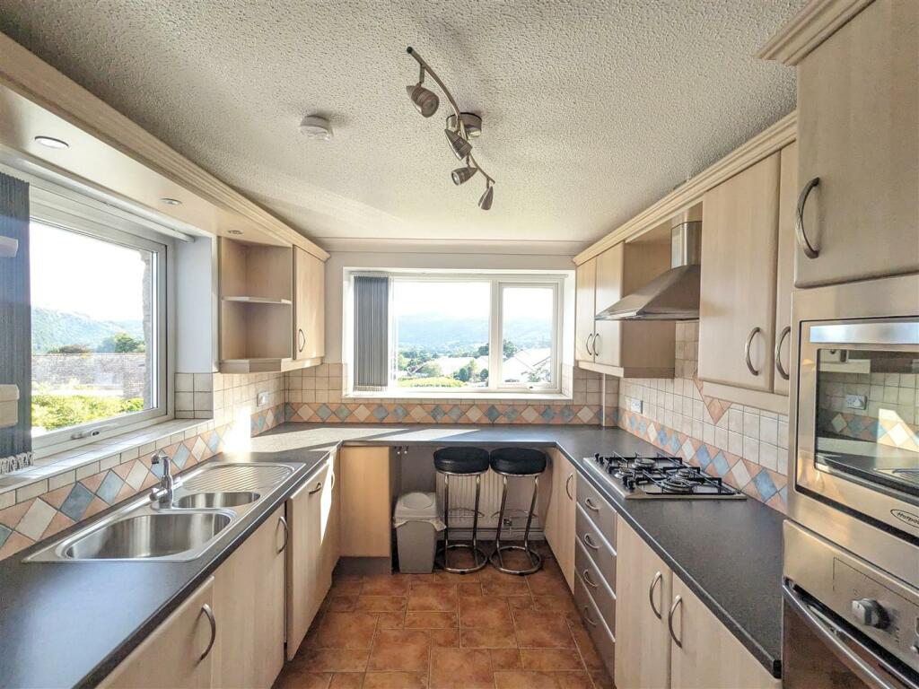KITCHEN / DINER