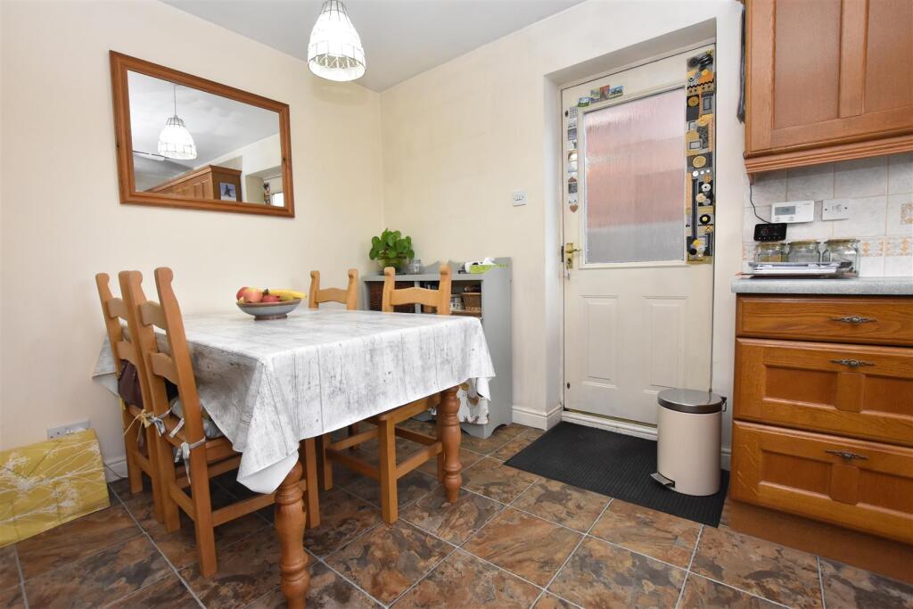 KITCHEN BREAKFAST ROOM