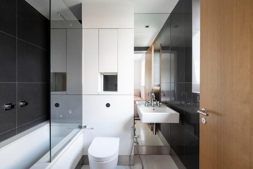 En-suite bathroom