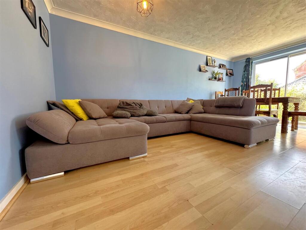 lounge 3.jpg