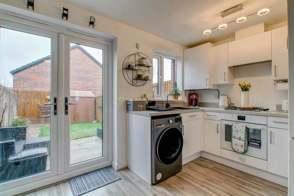 Clos Thomas, St Edeyrns, HernCrabtree (17).jpg