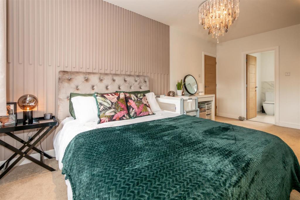Bedroom 1 Aspect 3.jpg