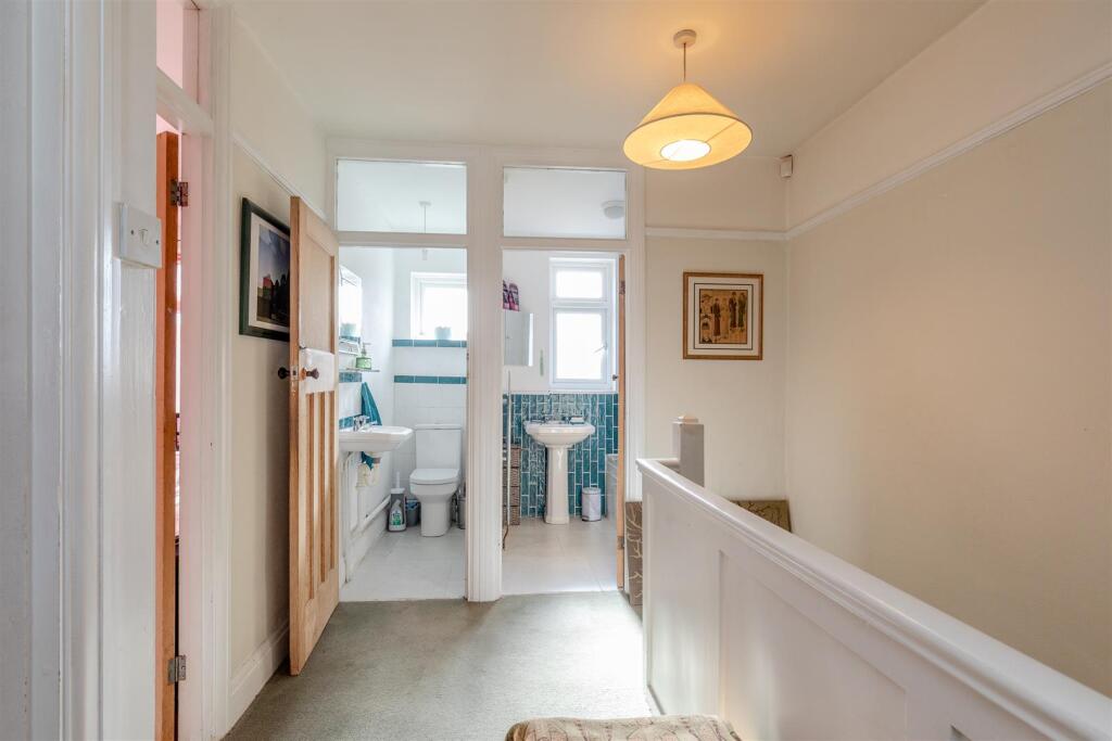 Tuffley Road, Westbury on Trym LAnding.jpg