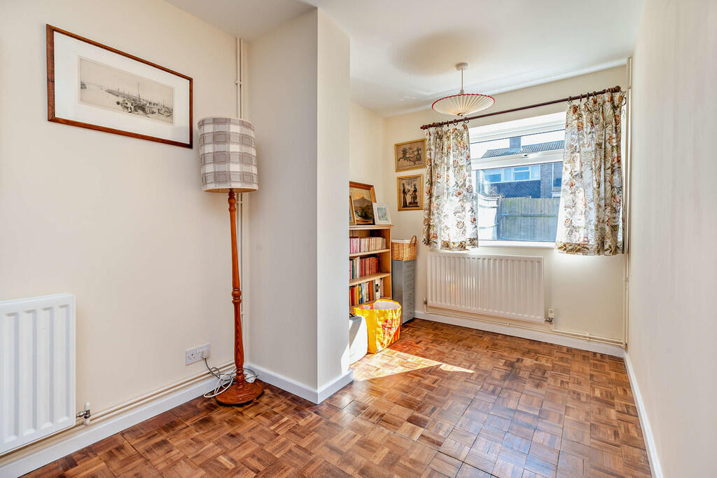 8640619-interior0...