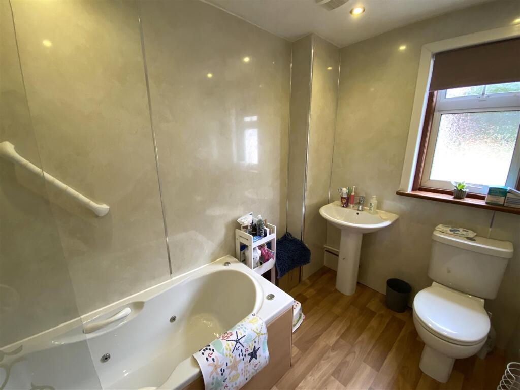 BATHROOM.JPG