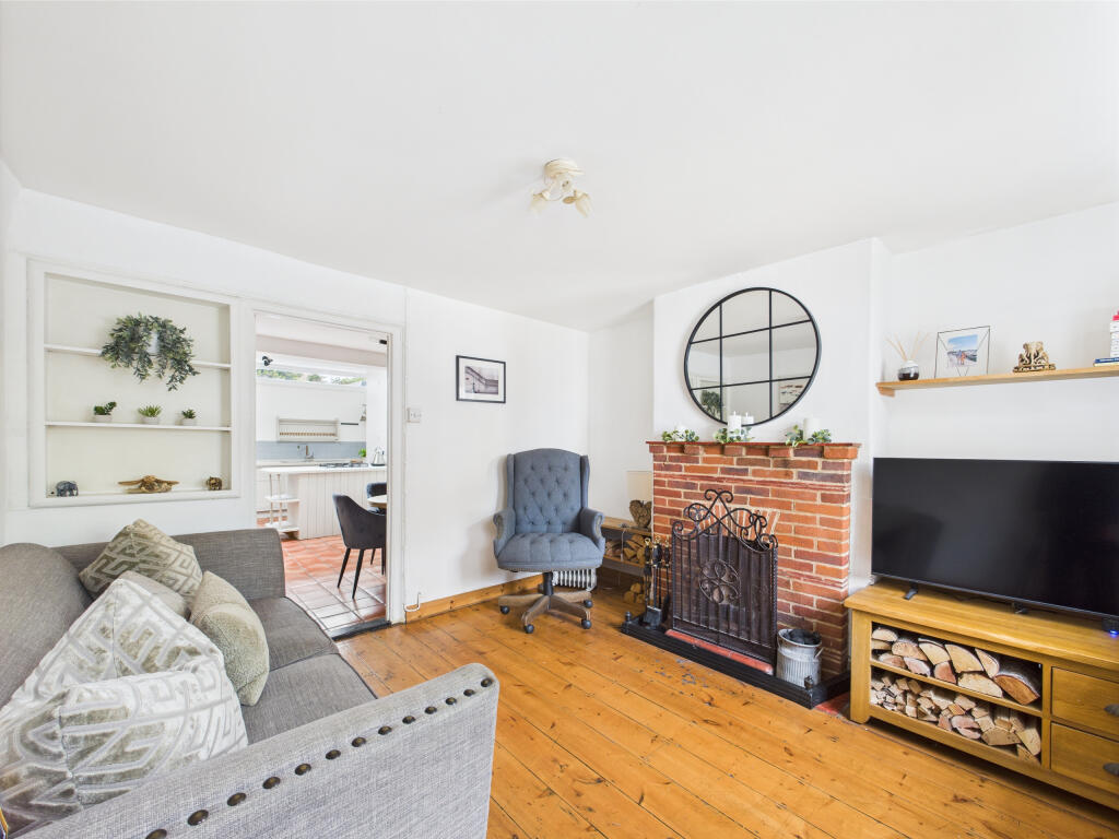 CAM01354G0-PR0504-STILL002