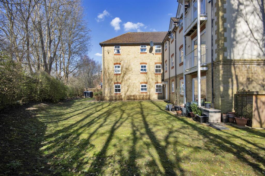 COMMUNAL GARDEN AREA